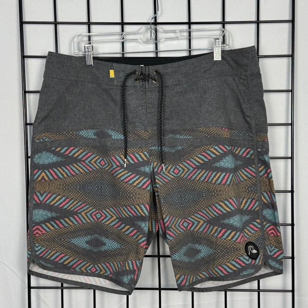 Quiksilver Boardshorts Mens 36 Gray Aztec Swim Beach Travel‎ Summer Surf